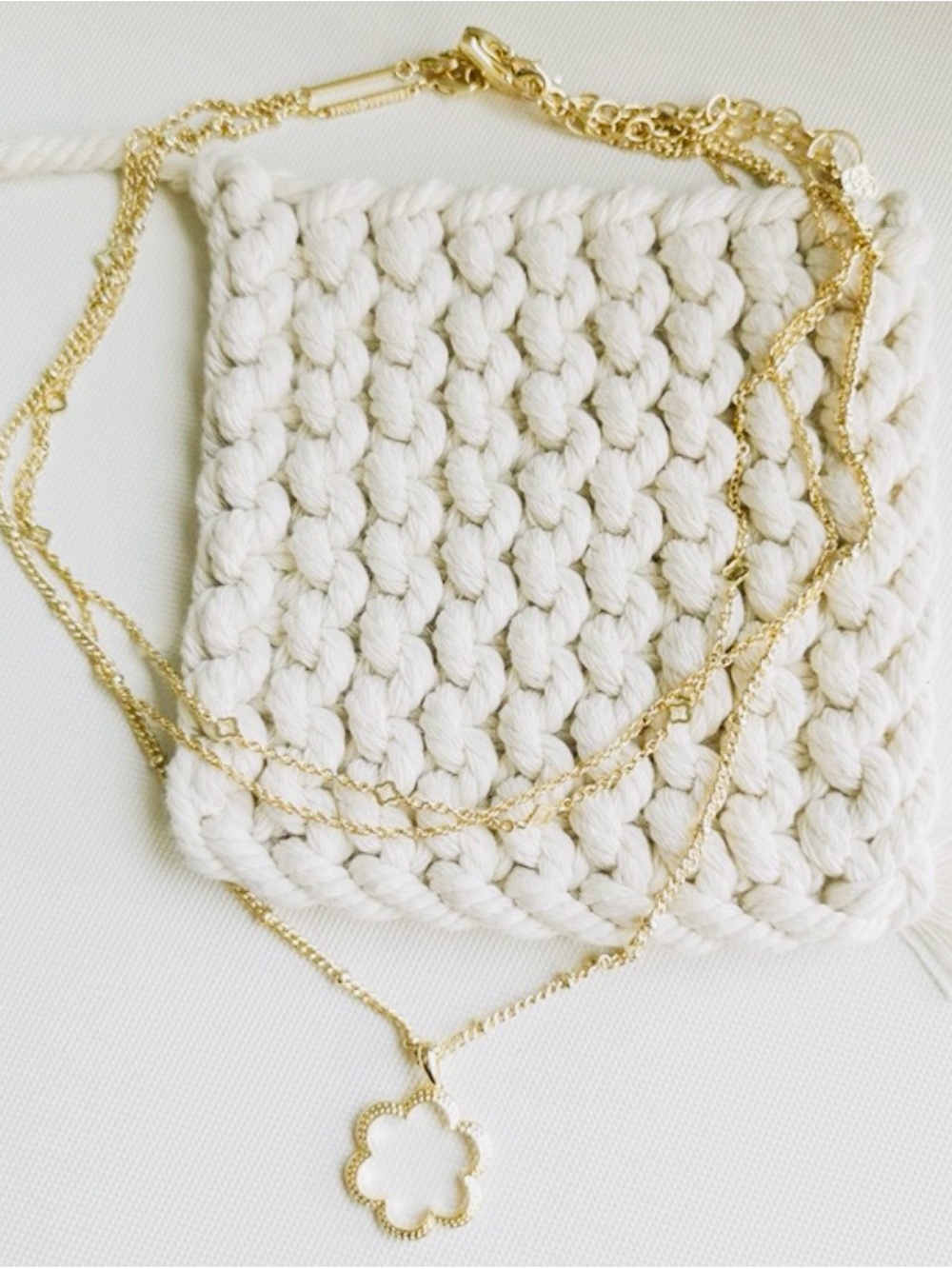 Kendra Scott Gold Flower Pendant Chain Necklace - White Crochet Pouch Included